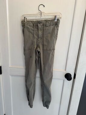 AEO Women’s Midrise Olive Drawstring Jogger Ankle Zipper Pants